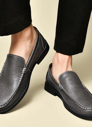 Calzature da uomo in pelle Slip on Office Man Scarpe formali Festa di nozze Scarpe eleganti da uomo Breath Driving Mocassini pigri Mocassini
