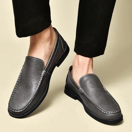 Calzature da uomo in pelle Slip on Office Man Scarpe formali Festa di nozze Scarpe eleganti da uomo Breath Driving Mocassini pigri Mocassini