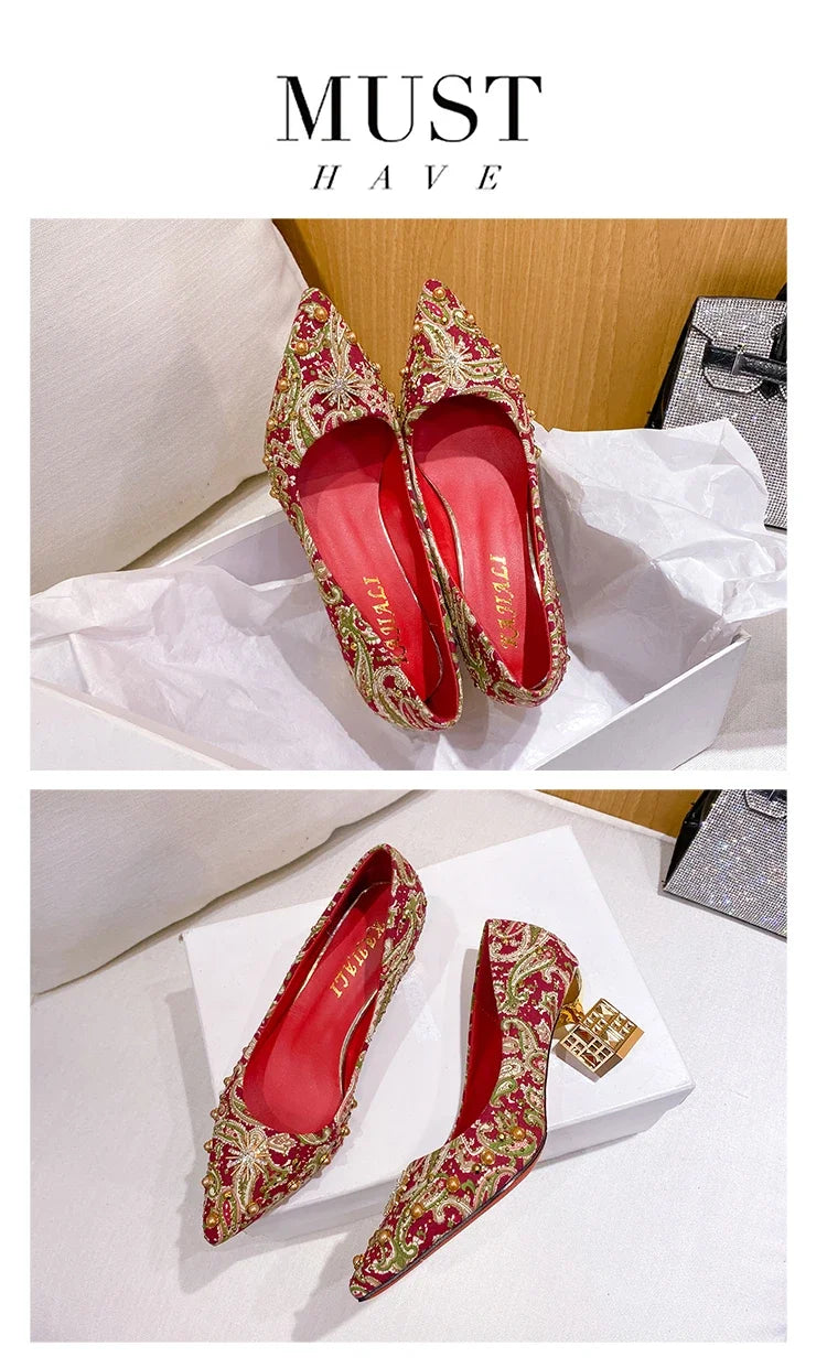 Moda di lusso Rivetto Fibbia Cintura Appartamenti Mocassino slip-on da donna Scarpe a punta Scarpe da balletto Mocassini da donna da ufficio 2025