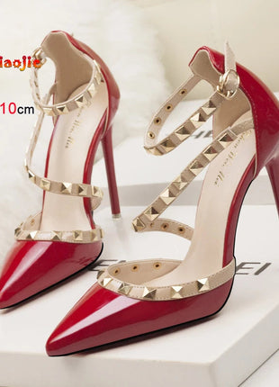 Scarpe tacco alto da donna estive in Europa e America Moda punta a punta bocca superficiale rivetto scava fuori sandali a spillo da discoteca platinumshop