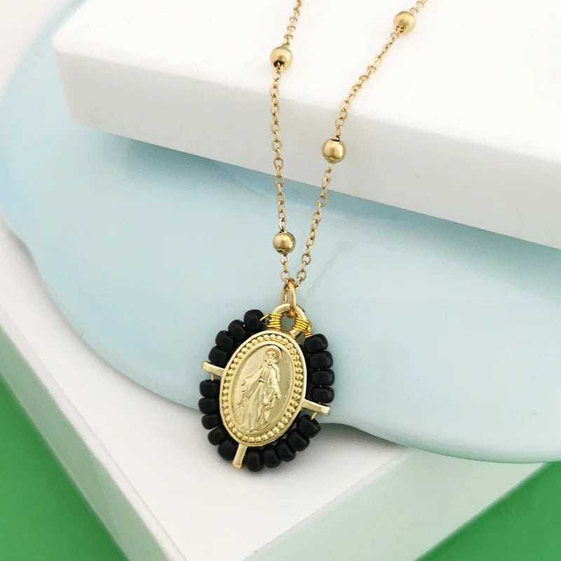 QMHJE Collana con ciondolo Vergine Maria Collana da donna con croce Girocollo Perline Catena in acciaio inossidabile Colore oro Boho Bianco Nero Rosa