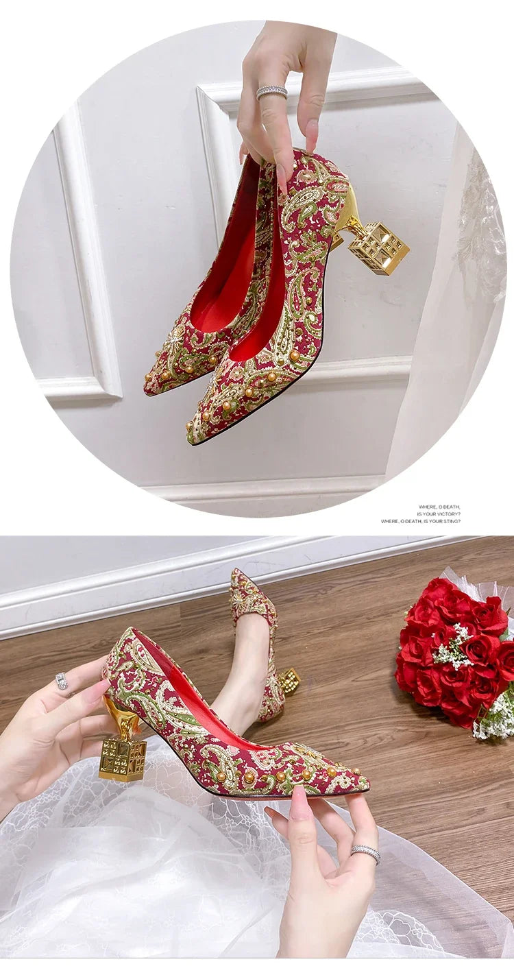 Moda di lusso Rivetto Fibbia Cintura Appartamenti Mocassino slip-on da donna Scarpe a punta Scarpe da balletto Mocassini da donna da ufficio 2025