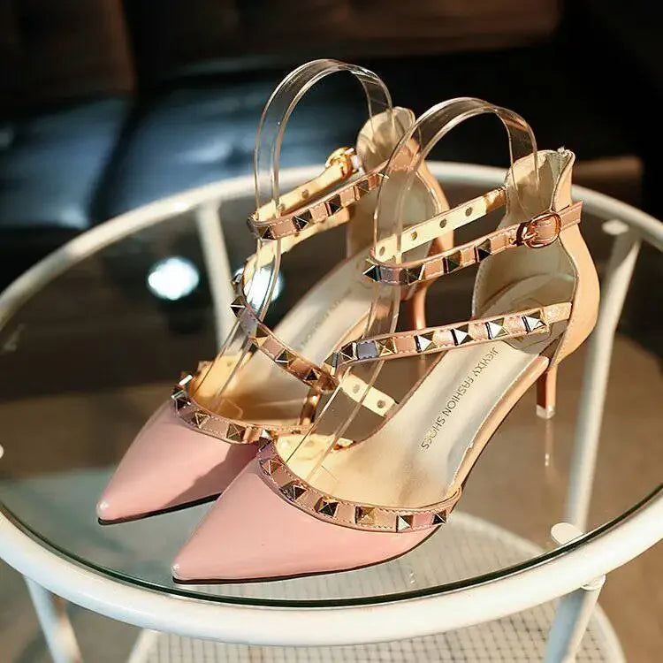 Rivetto Punta a punta Scarpe da donna sexy bianche Estate 2025 Sandali con fibbie per donna Tacchi alti Festa Matrimoni Calzature Tacco spesso H platinumshop