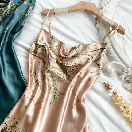 Set di camicie da notte da donna eleganti con stampa ciliegia e abiti con cinturino. Indumenti da notte comodi in 2 pezzi