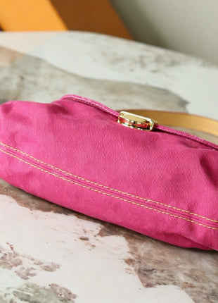 Borsa a Tracolla Mini in Tela Fucsia con Arricciature, Lussuosa Borsa Multifunzione con Tracolla Regolabile in Pelle