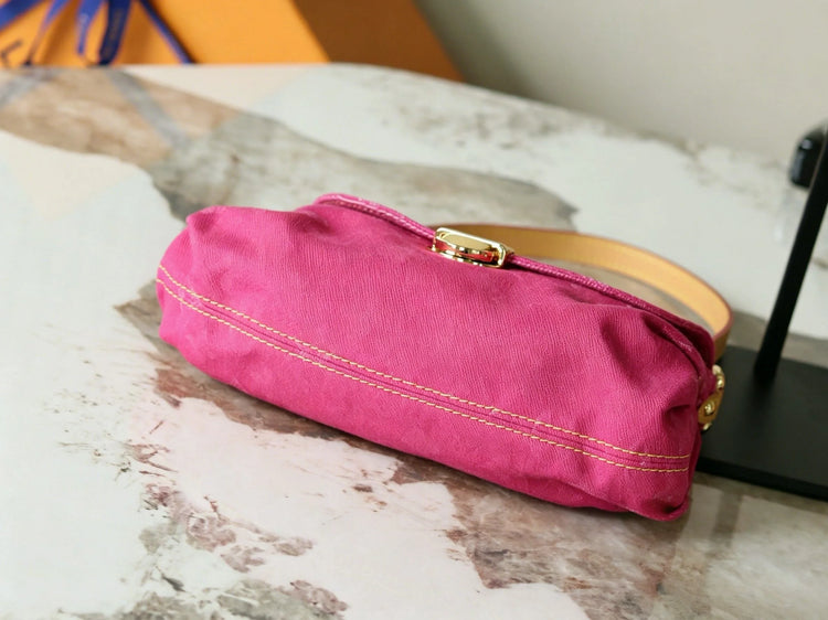 Borsa a Tracolla Mini in Tela Fucsia con Arricciature, Lussuosa Borsa Multifunzione con Tracolla Regolabile in Pelle