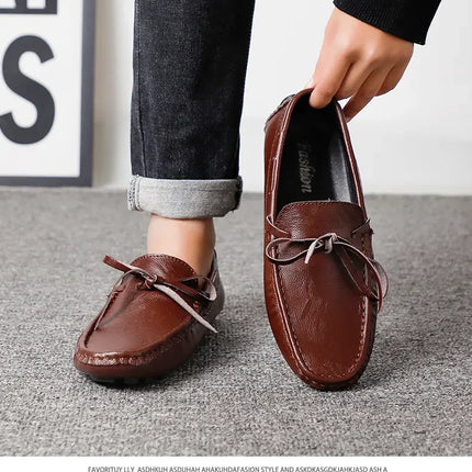 Nuovi mocassini casual Mocassini di marca con suola morbida da uomo Scarpe primaverili in pelle Comode scarpe casual da passeggio per esterni con fondo piatto