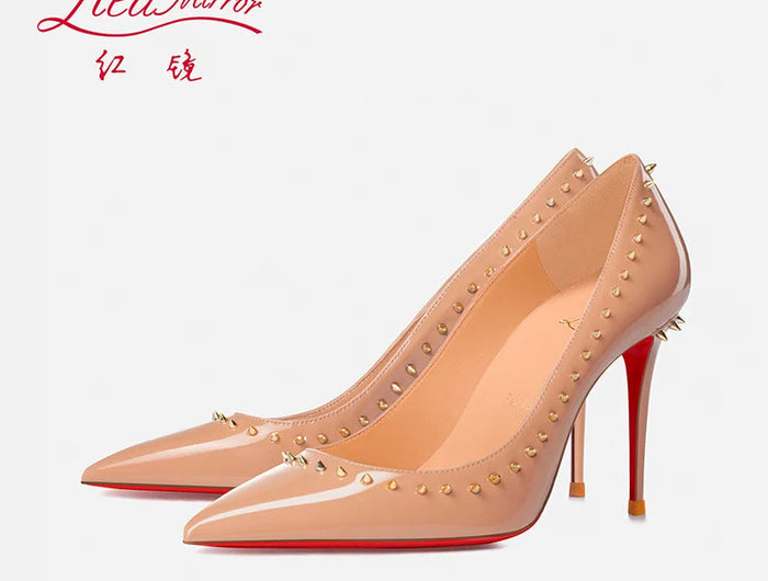 Scarpe col tacco di lusso da donna Fondo rosso lucido Décolleté a punta Rivetti di colore nudo Tacchi alti sottili Scarpe eleganti da donna di moda platinumshop