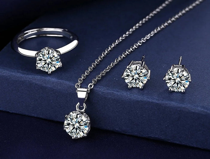 Collana classica di lusso super lucida con ciondolo in moissanite a sei artigli Set di orecchini ad anello da 1 carato per set di gioielli da sposa da donna PlatiNum