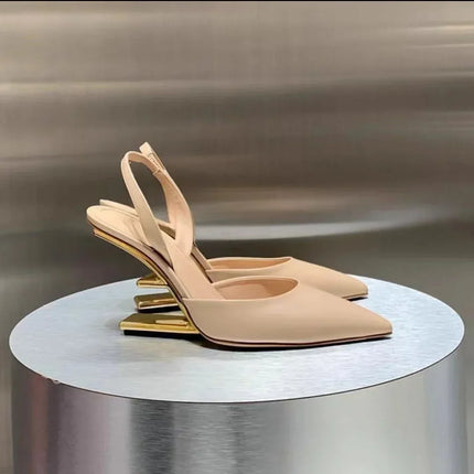Estate Tacchi strani Scarpe da donna Design tinta unita Scarpe da donna con cinturini posteriori da viaggio Punta a punta Moda Zapatos Para Mujere