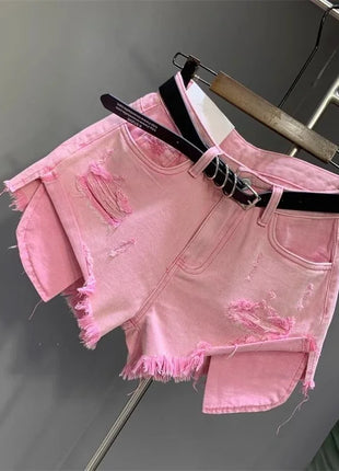 Nuovo stile di pantaloncini di jeans strappati con tasche lavate sfilacciate e piedi larghi