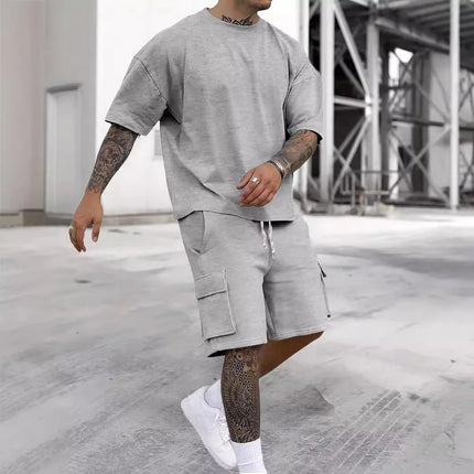 Fashionable New Summer Style T-shirt and Versatile Solid Color Shorts Set, a Casual and Sporty Men's Outfit