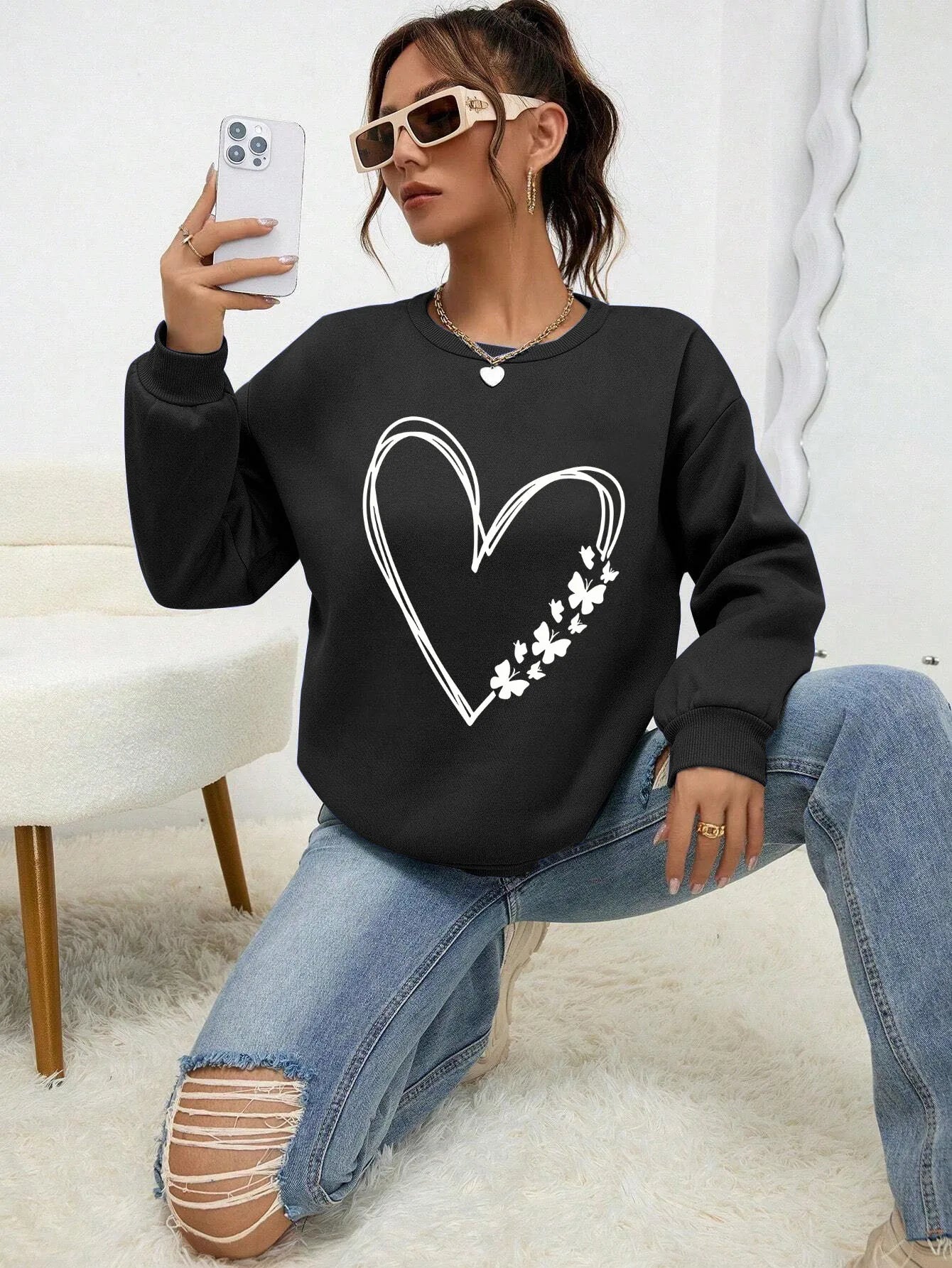 The Great Love At The Edge Of Butterflies Design Sweatshirt Women Fleece Crewneck Clothes Street Autumn Pullover Soft Sportswear