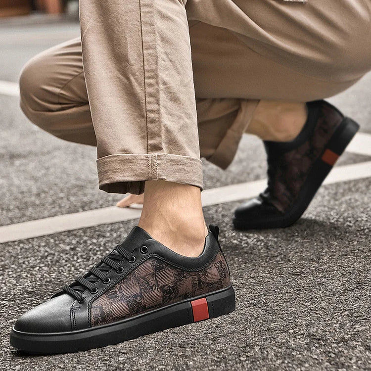 Europe New Shoes for Men Genuine Leather Casual Shoes Cool Black Flat Skateboard Shoes Street Fashion Sneakers