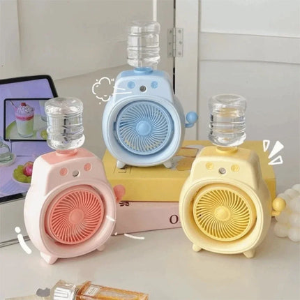 Ventilatore da Tavolo Portatile con Nebulizzatore Fine e Delicato, Ampio Angolo di Copertura, Ventilatore da Scrivania con Nebbia Fredda a 360°, Batteria da 500mAh