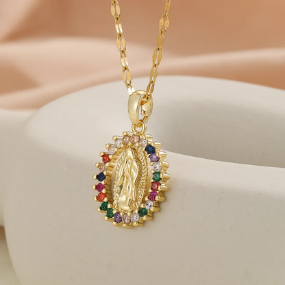 Gioielli religiosi di vendita caldi di Natale in rame con micro zirconi intarsiati Collana con ciondolo Vergine Maria per credenti maschili e femminili