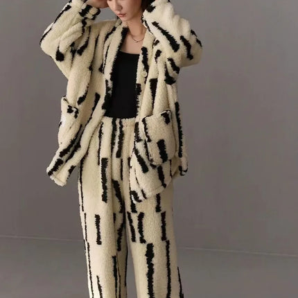 AW Coral Velvet Sleepwear Thickened Warm Winter Sweet and Cute Flannel Women's Sleepwear Simple and Loose Can Be Wearing Outside