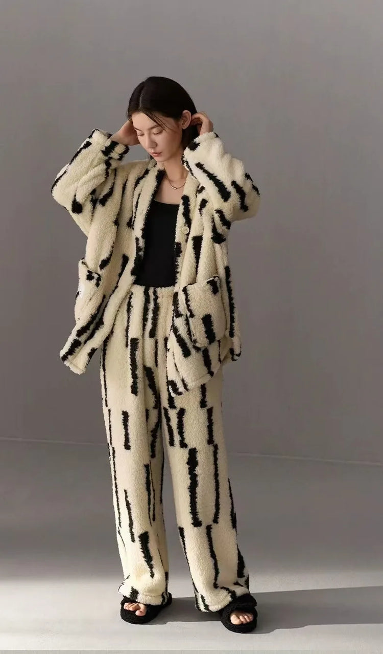 AW Coral Velvet Sleepwear Thickened Warm Winter Sweet and Cute Flannel Women's Sleepwear Simple and Loose Can Be Wearing Outside