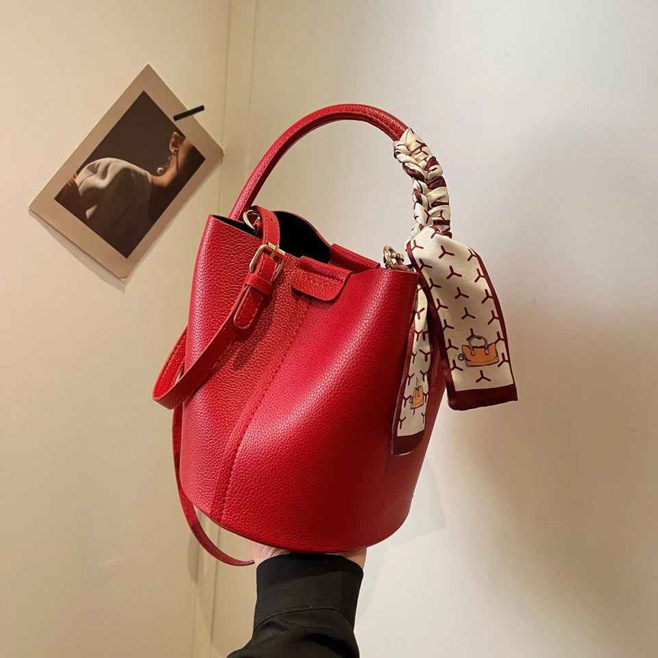 Vendita calda Semplicità Borsa a tracolla da donna di fascia alta Materiale Pu Borsa a secchiello versatile Borsa alla moda Pendolarismo