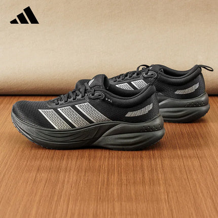 Adidas KJ4606 Scarpe da Corsa Uomo in Rete Traspirante con Lacci, Suola in Gomma Confortevole, Sneakers Atletiche