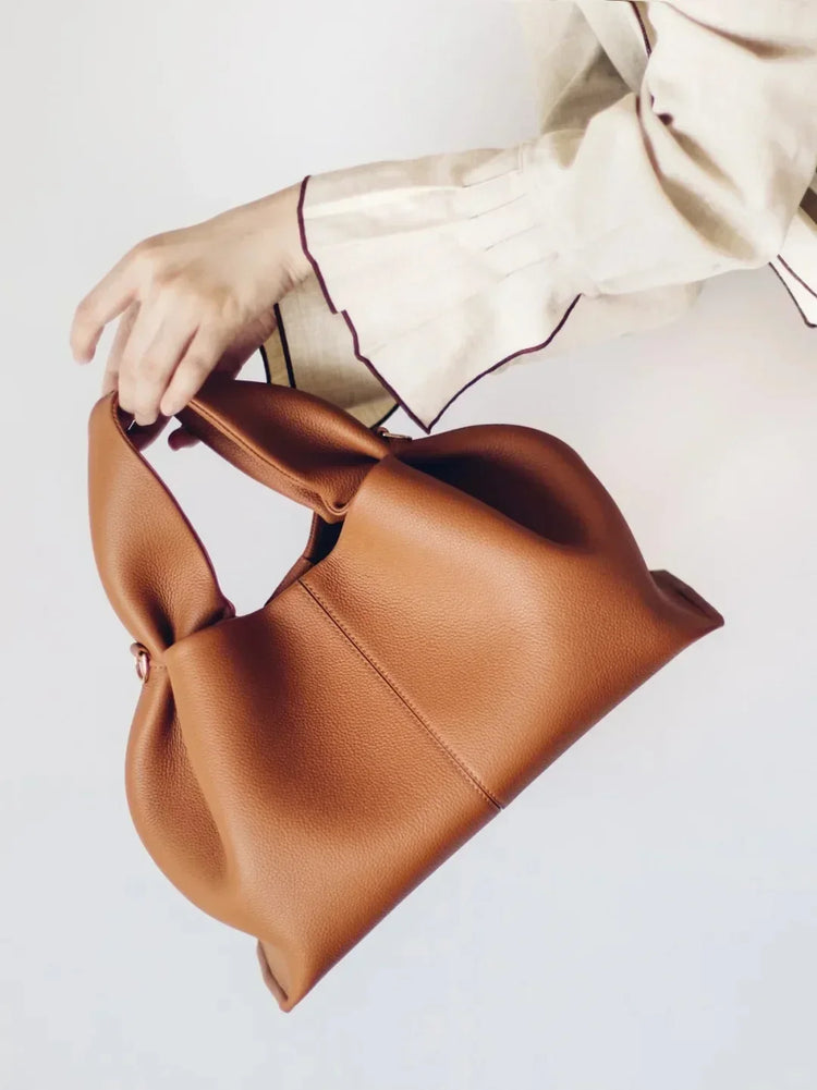 Borsa a Tracolla da Donna di Alta Gamma Autunno/Inverno 2025 – Design con Motivo Lychee e Tracolla a Nuvola