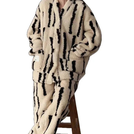 AW Coral Velvet Sleepwear Thickened Warm Winter Sweet and Cute Flannel Women's Sleepwear Simple and Loose Can Be Wearing Outside