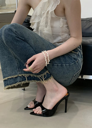 Hlieny 2026 Mode d'été Talons aiguilles Femmes Pantoufles pointues Banquet Robe Sandales Fête Mariage Mules Présentations de fabricants de jeux Chaussures