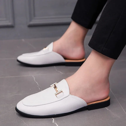 Mezze pantofole da uomo di moda 2022 Scarpe da uomo in pelle di alta qualità Muli classici Mezze scarpe antiscivolo Uomo Estate Mocassini bianchi