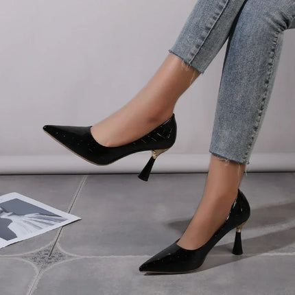 Scarpe Donna 2024 Tendenza Nuova Estate Tacchi rossi Donna elegante Décolleté con tacco nero e punta a punta Abito in pelle Scarpe da donna bianche