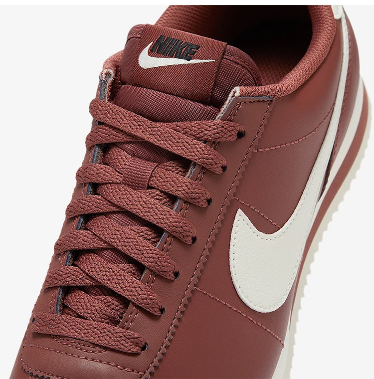 Scarpe sportive casual retrò da donna in vera pelle Cortez di Nike DN1791-201