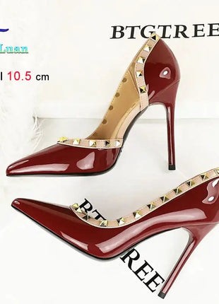2025 Nuovo Sexy Nero Sottile Tacchi Alti 10.5 Centimetri Scarpe da Donna Testa A Punta Rivetto Pompe da Donna in Pelle Verniciata Stiletto Scarpe da Discoteca platinumshop