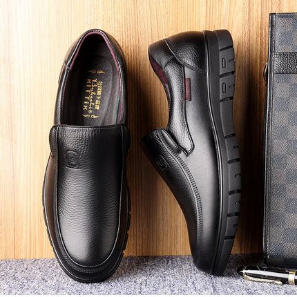 Scarpe estive nuove da uomo in pelle con suola morbida Scarpe basse casual Scarpe da passeggio per esterni Scarpe comode in morbida pelle alla moda Mocassini