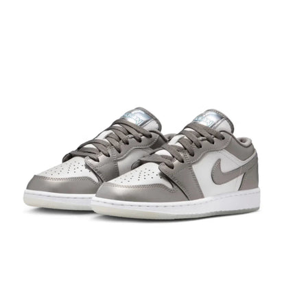 Le nuove scarpe da skate da donna Nike Air Jordan 1 Low Se, comode, leggere, resistenti e antiusura, Hv4398-014 platinumshop