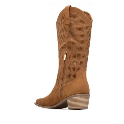 Women's boot from the xti brand, made of soft suede material,