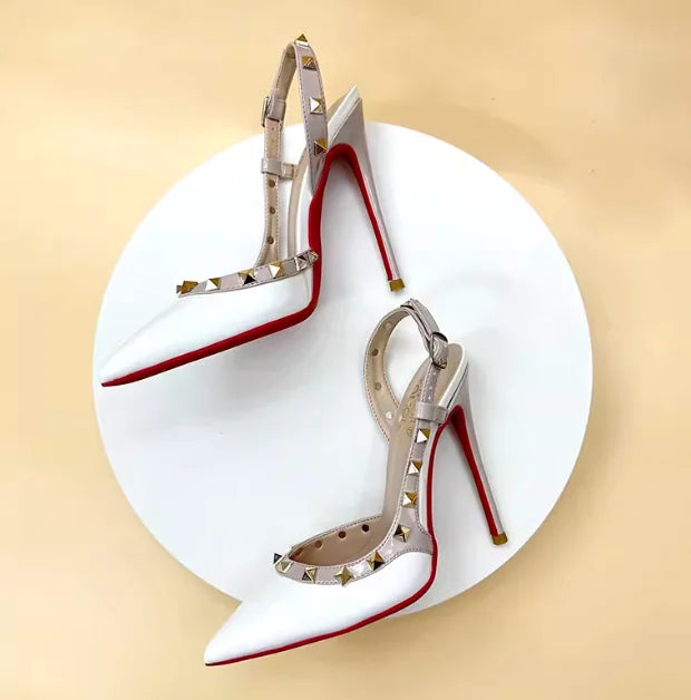 Nuovi tacchi alti europei e americani sexy vino rosso per le donne tacchi sottili punta a punta, bocca poco profonda, sandali con scarpa singola rivettata