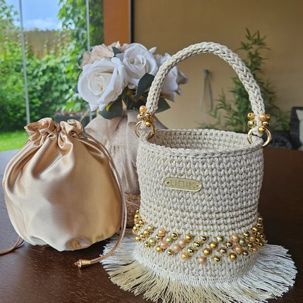 Borsa a Secchiello di Lusso in Crochet, Design Esclusivo con Strass e Frange, Manico Rigido e Chiusura Arricciata, Finiture Brillanti ed Eleganti, Ideale per Eventi e Look di Alta Classe