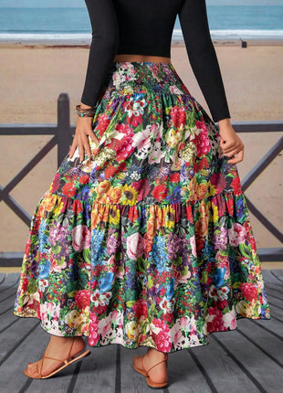 Women's long floral dress with ruched waist and ruffles, ideal for holidays and the beach, casual style