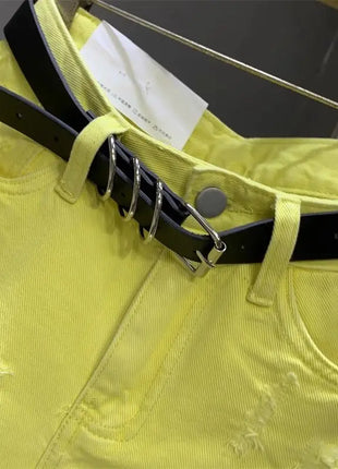 Nuovo stile di pantaloncini di jeans strappati con tasche lavate sfilacciate e piedi larghi