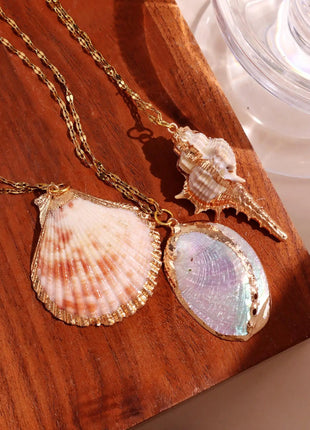 Retro Gold-Tone Shell Pendant Necklace Unique Layered DIY Fashion Jewelry for Women Perfect for Beach Vacations Gift Idea PlatiNum