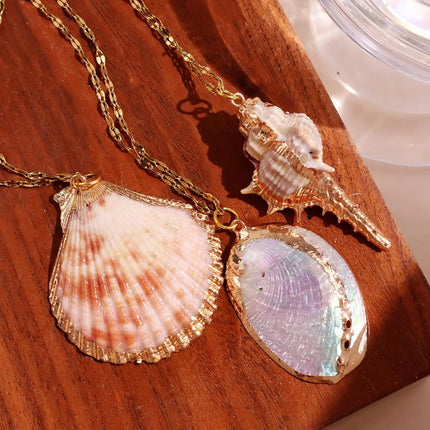Retro Gold-Tone Shell Pendant Necklace Unique Layered DIY Fashion Jewelry for Women Perfect for Beach Vacations Gift Idea PlatiNum