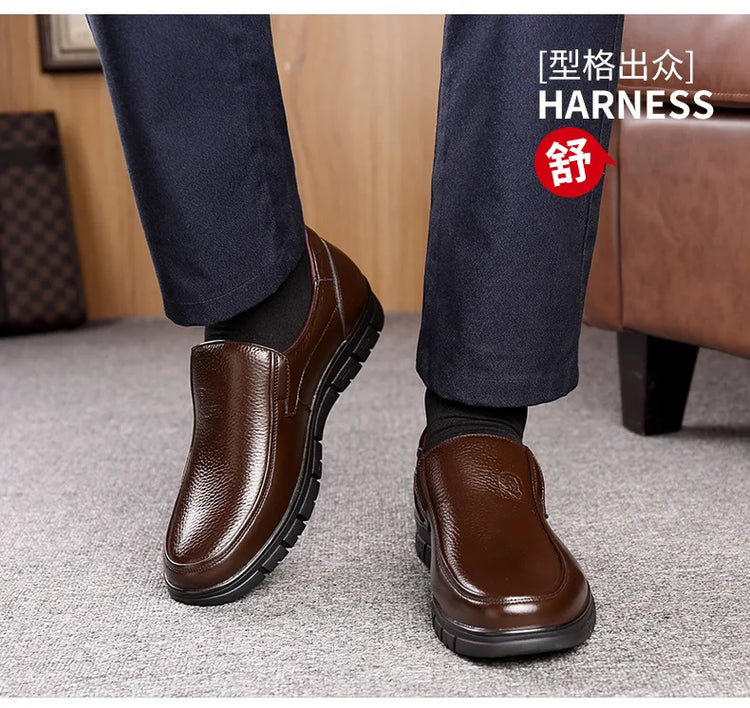 Scarpe estive nuove da uomo in pelle con suola morbida Scarpe basse casual Scarpe da passeggio per esterni Scarpe comode in morbida pelle alla moda Mocassini