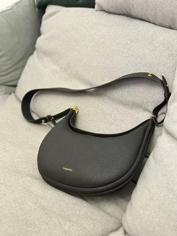 2025 Luxury Quality Half Moon Women's Shoulder Bag Crossbody Aesthetic Bags Women's Handbag Lock Catch Designer Underarm Bags PlatiNum