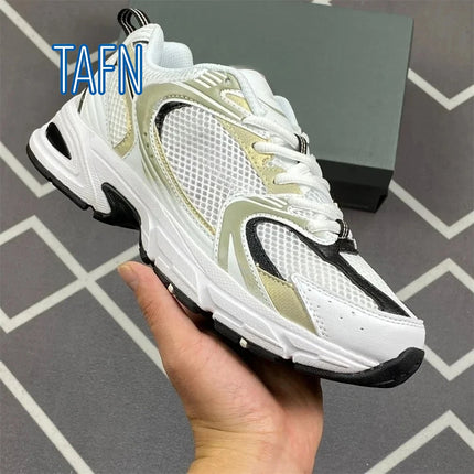 Sneakers stile papà retrò Y2K unisex, tomaia mista in rete e sintetico, suola spessa sagomata per outfit urbani e look street trendy