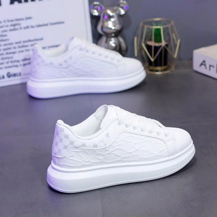 Spring Summer Men's Fashionable Lightweight Sport Shoes Thick Bottom Trendy White Sneakers Breathable Comfortable Running Shoes