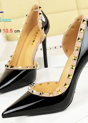 2025 Nuovo Sexy Nero Sottile Tacchi Alti 10.5 Centimetri Scarpe da Donna Testa A Punta Rivetto Pompe da Donna in Pelle Verniciata Stiletto Scarpe da Discoteca platinumshop