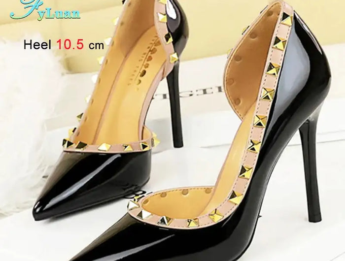2025 Nuovo Sexy Nero Sottile Tacchi Alti 10.5 Centimetri Scarpe da Donna Testa A Punta Rivetto Pompe da Donna in Pelle Verniciata Stiletto Scarpe da Discoteca platinumshop