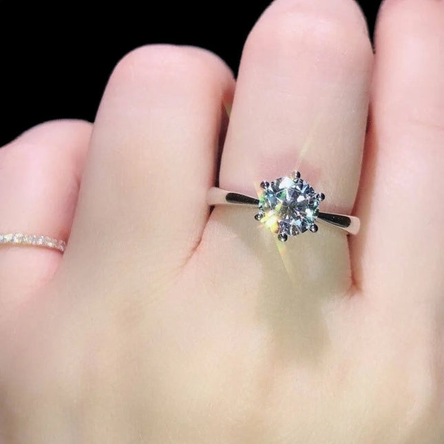 Collana classica di lusso super lucida con ciondolo in moissanite a sei artigli Set di orecchini ad anello da 1 carato per set di gioielli da sposa da donna PlatiNum