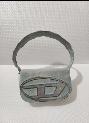 Borsa a Tracolla in Pelle PU Effetto Specchio Argento Lucido con Decorazione Ovale in Rilievo, Tracolla Staccabile, Mini Borsetta Futuristica da Donna