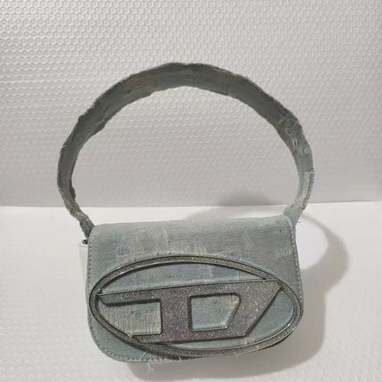 Borsa a Tracolla in Pelle PU Effetto Specchio Argento Lucido con Decorazione Ovale in Rilievo, Tracolla Staccabile, Mini Borsetta Futuristica da Donna