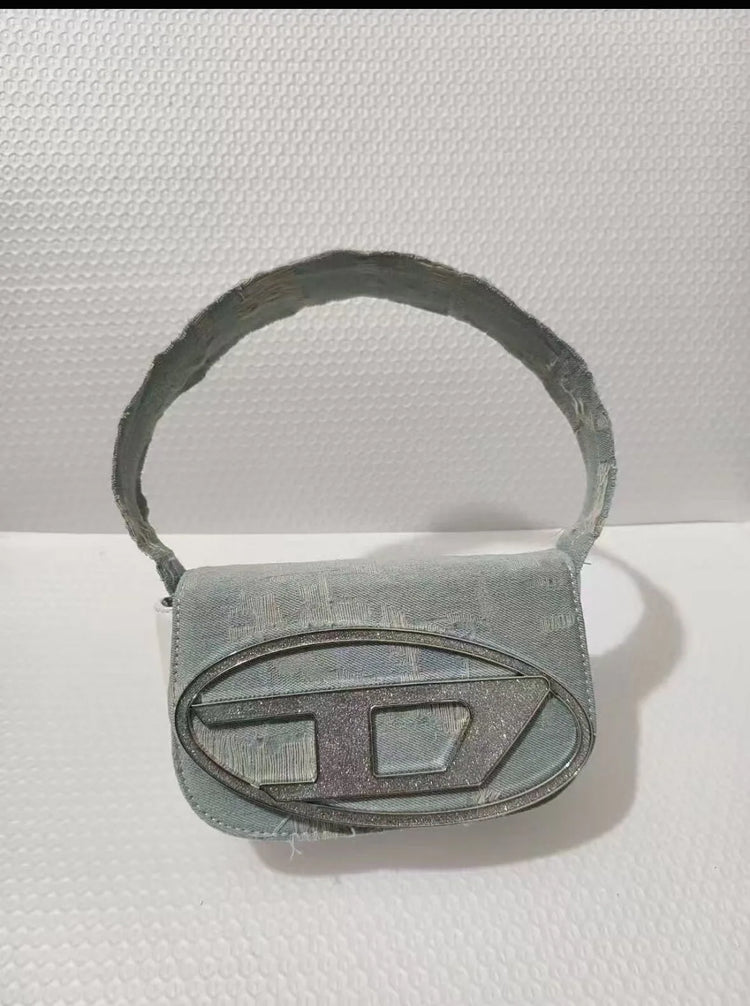 Borsa a Tracolla in Pelle PU Effetto Specchio Argento Lucido con Decorazione Ovale in Rilievo, Tracolla Staccabile, Mini Borsetta Futuristica da Donna